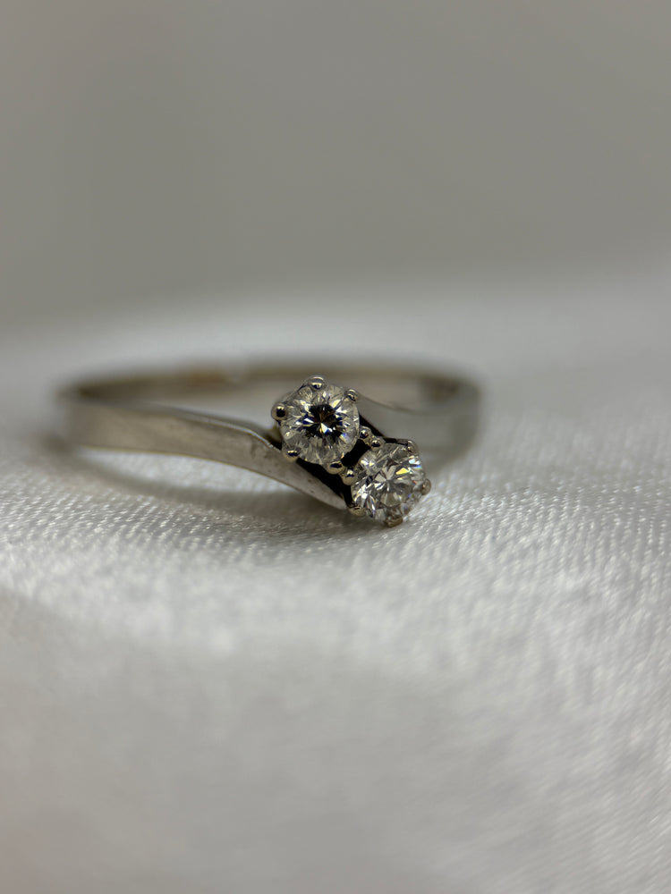 18K 'Toi et Moi' diamantring – 2 x 0.15 ct, Storlek 54