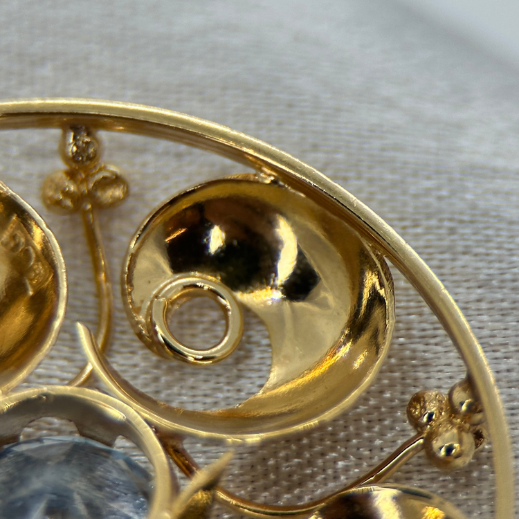 18K Hänge med Syntetisk Blå Sten - 1955