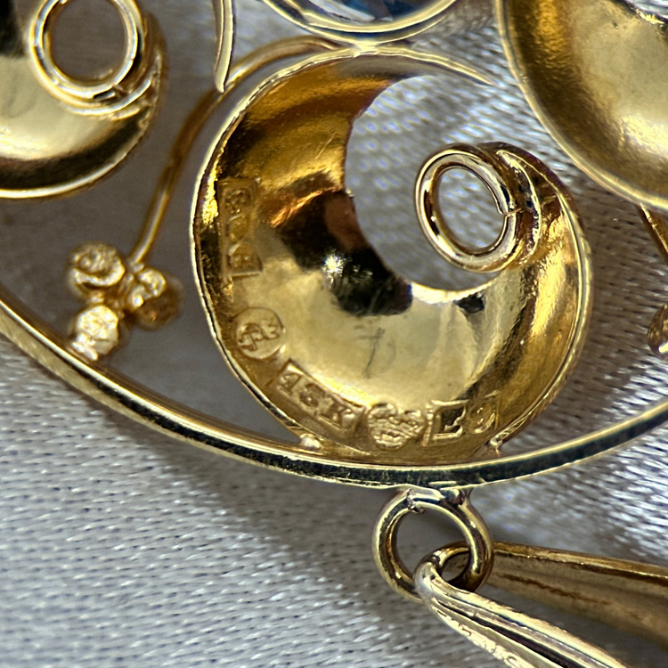 18K Hänge med Syntetisk Blå Sten - 1955