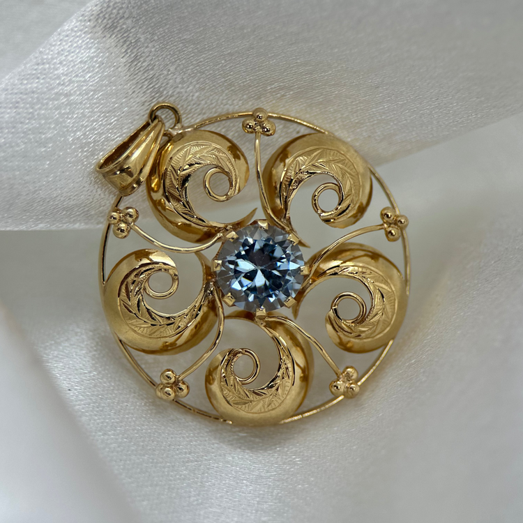 18K Hänge med Syntetisk Blå Sten - 1955