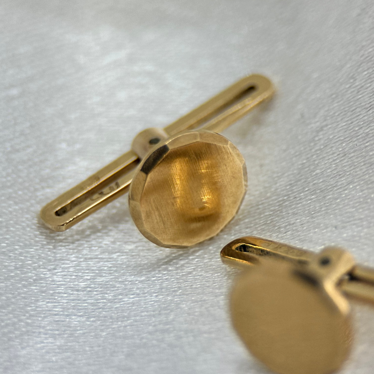 18K Frack/smoking knappar – Fasettslipad Cirkeldesign