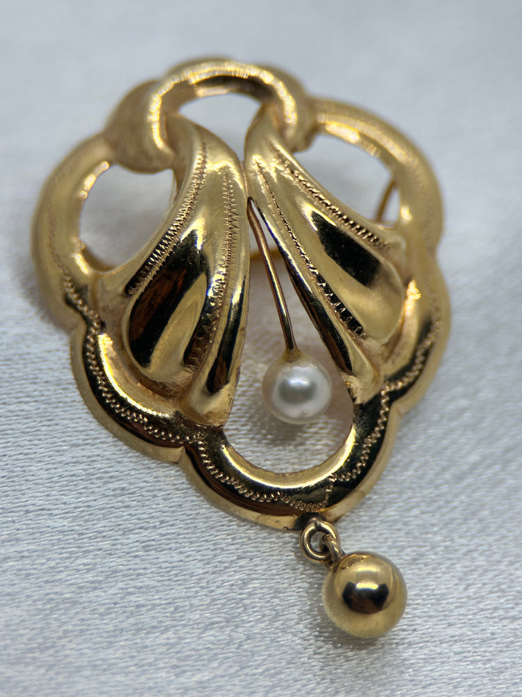 18K Gold Brooch with Cultured Pearl