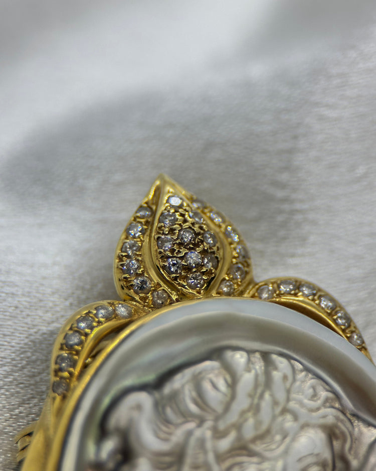 18K Gold Cameo Brooch/Pendant with Shell and Diamonds