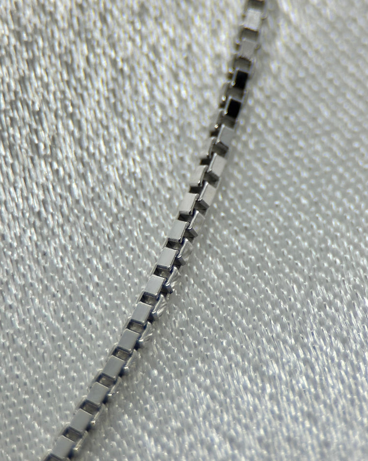 UnoAErre: Halskedja i 18K Vitguld med Venezialänk