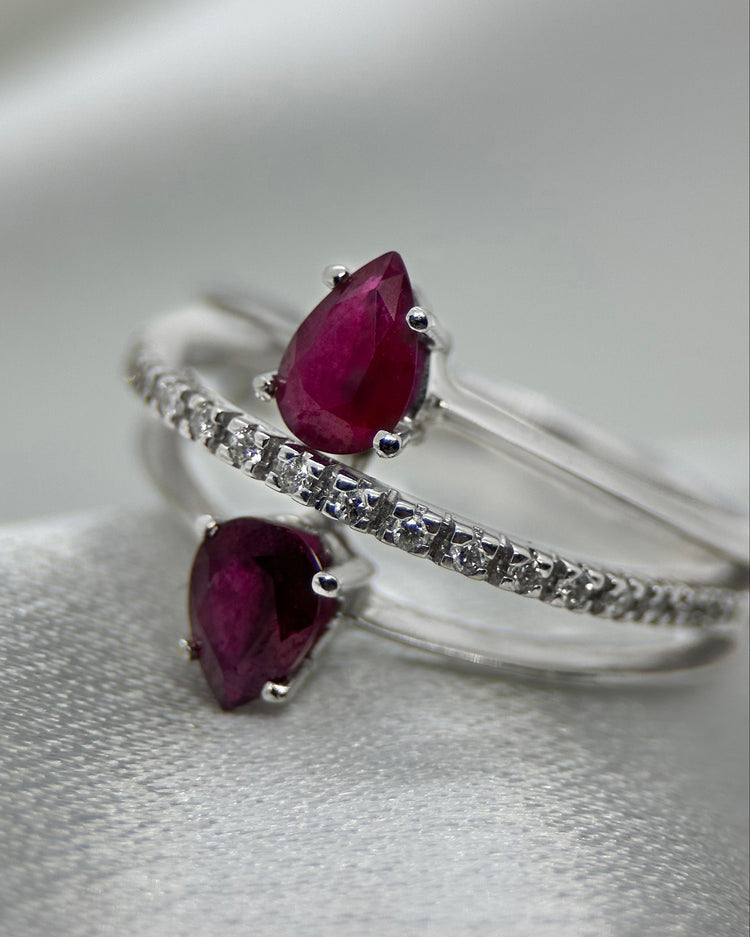 18K Ring med Rubin och Diamanter