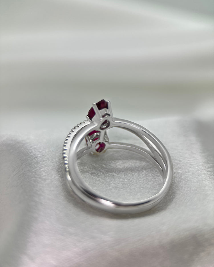 18K Ring med Rubin och Diamanter