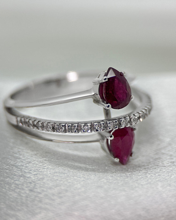 18K Ring med Rubin och Diamanter