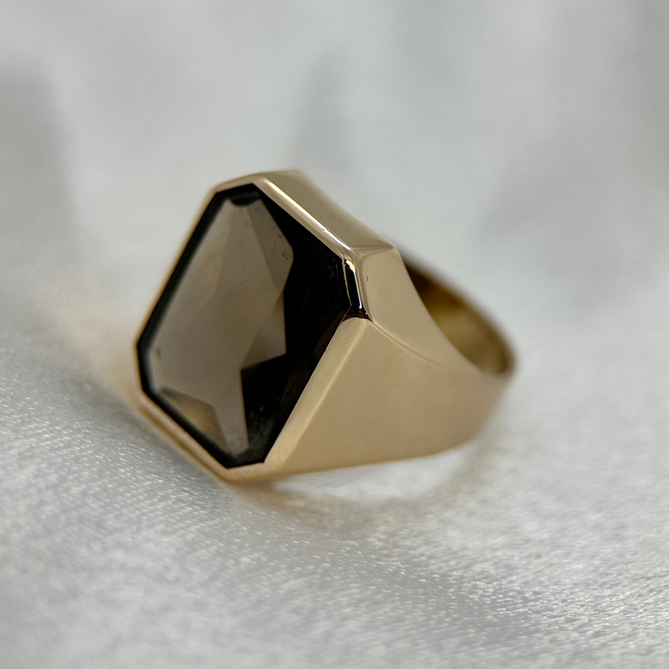 18K Ring med Rökkvarts Signettdesign - Ringstorlek 55 ½
