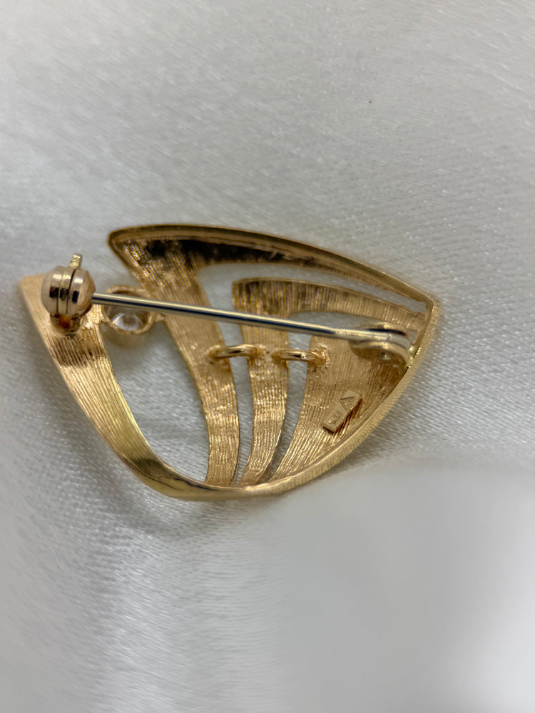 18K Brosch – Segelbåt med vit sten, 2.7 cm