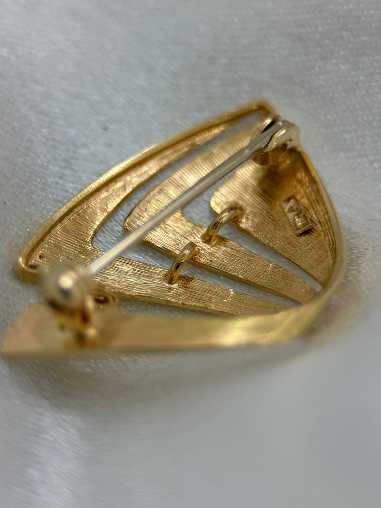 18K Brosch – Segelbåt med vit sten, 2.7 cm