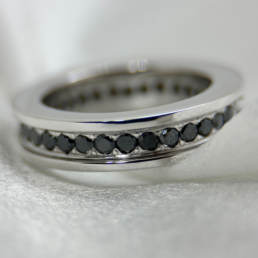 18K Ring med svarta diamanter - Ringstorlek 54½