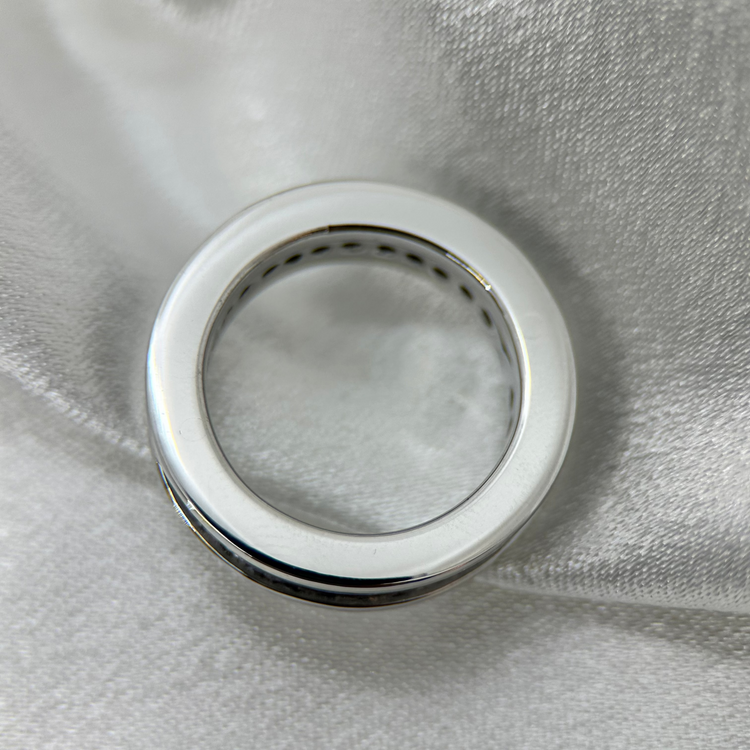 18K Ring med svarta diamanter - Ringstorlek 54½