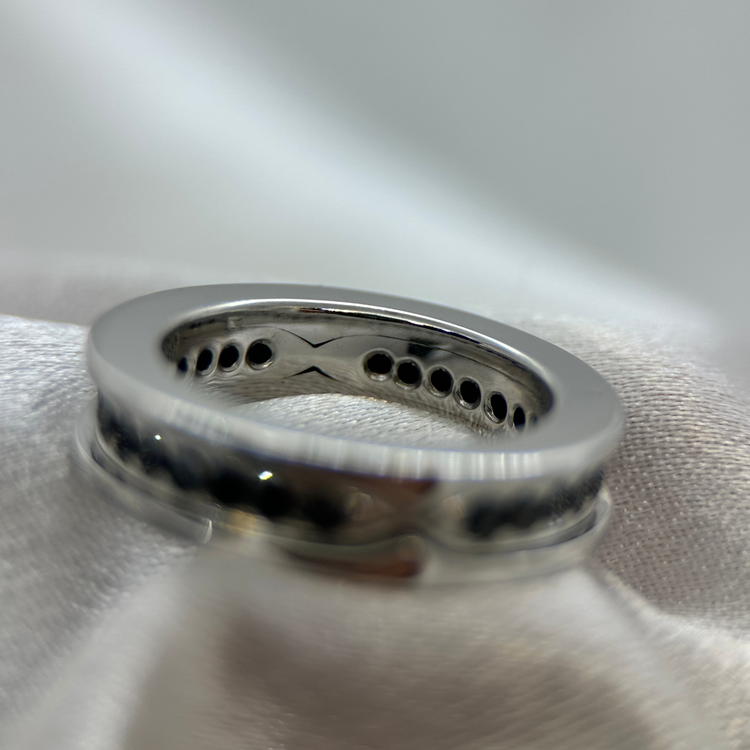 18K Ring med svarta diamanter - Ringstorlek 54½