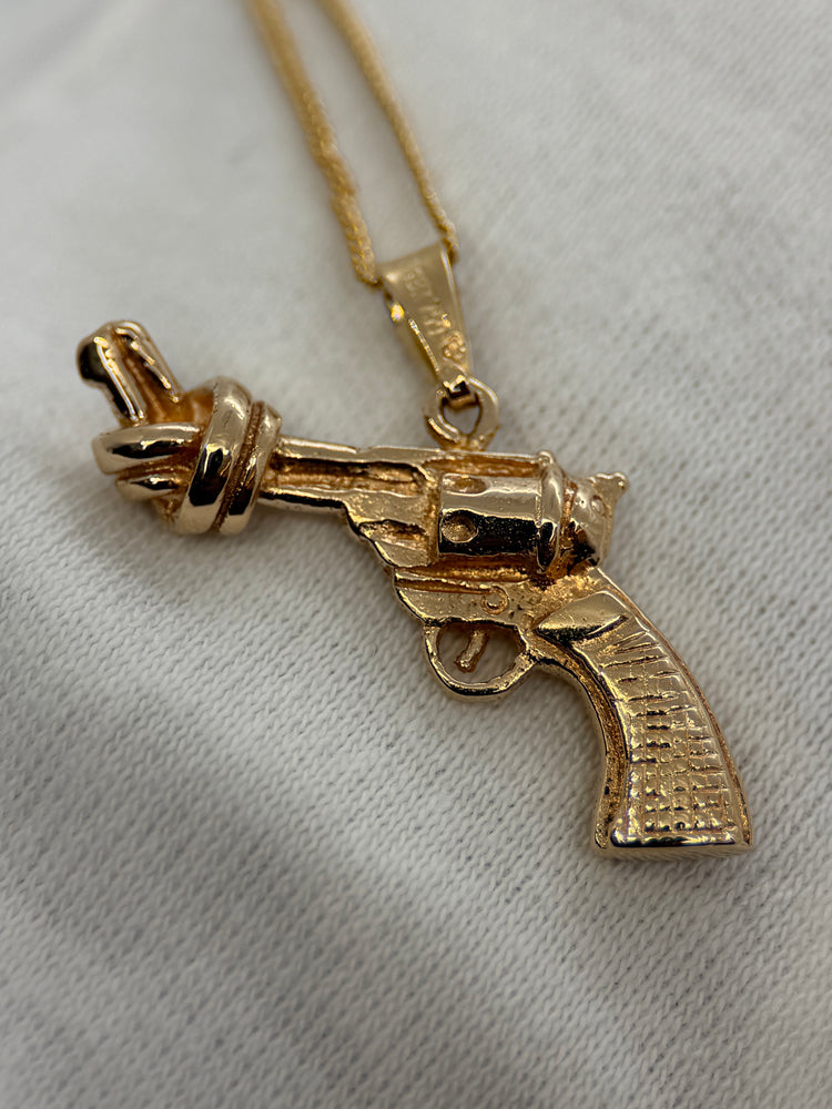 18K Pendant – Pistol with Knot, 2.5 cm