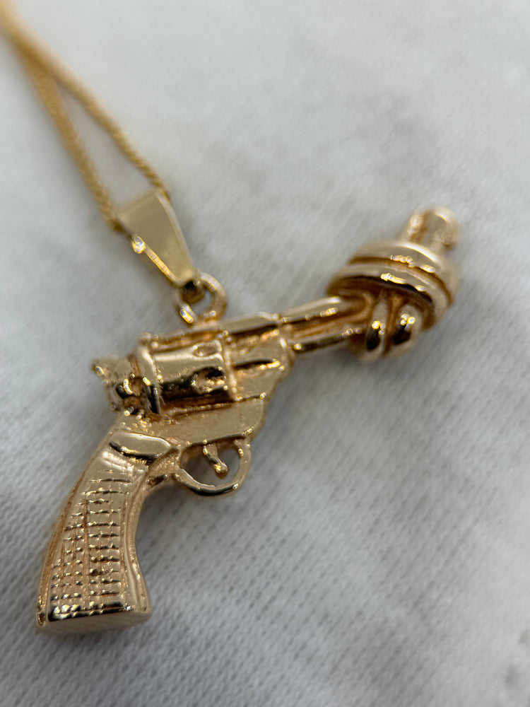 18K Pendant – Pistol with Knot, 2.5 cm