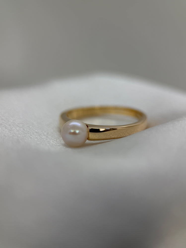 18K Cultured Pearl Ring – Size 57.5