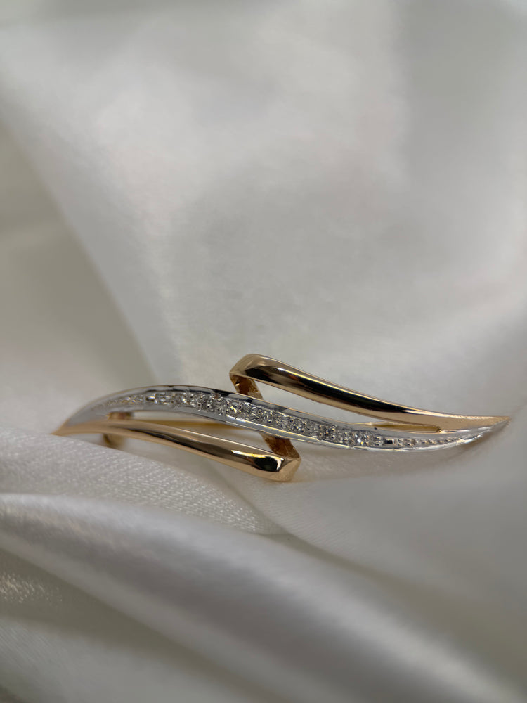 18K Diamond Brooch – Bi-coloured Openwork Scrolled Design, 4.5 cm