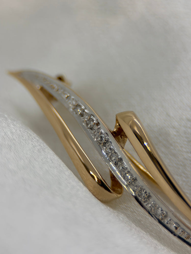 18K Diamond Brooch – Bi-coloured Openwork Scrolled Design, 4.5 cm