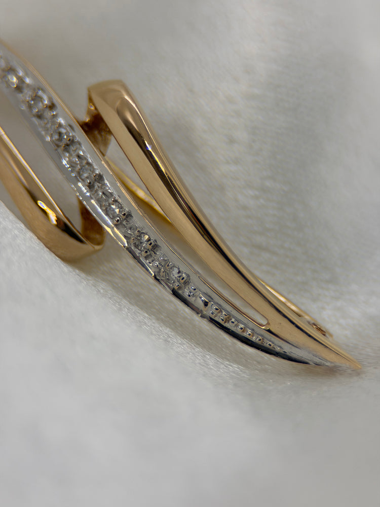 18K Diamond Brooch – Bi-coloured Openwork Scrolled Design, 4.5 cm