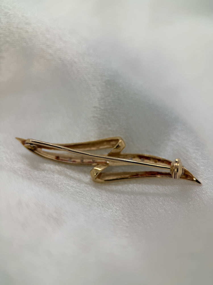 18K Diamond Brooch – Bi-coloured Openwork Scrolled Design, 4.5 cm