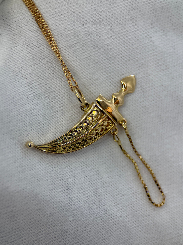 18K Charm Pendant – Oriental Dagger, 3.2 cm