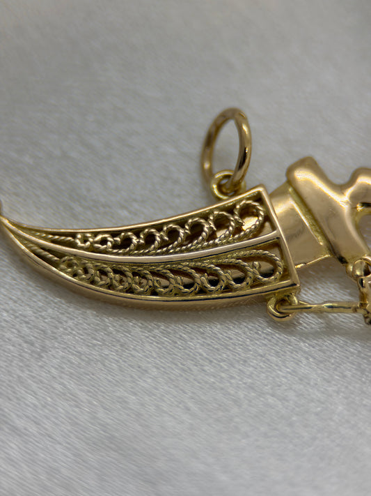 18K Charm Pendant – Oriental Dagger, 3.2 cm