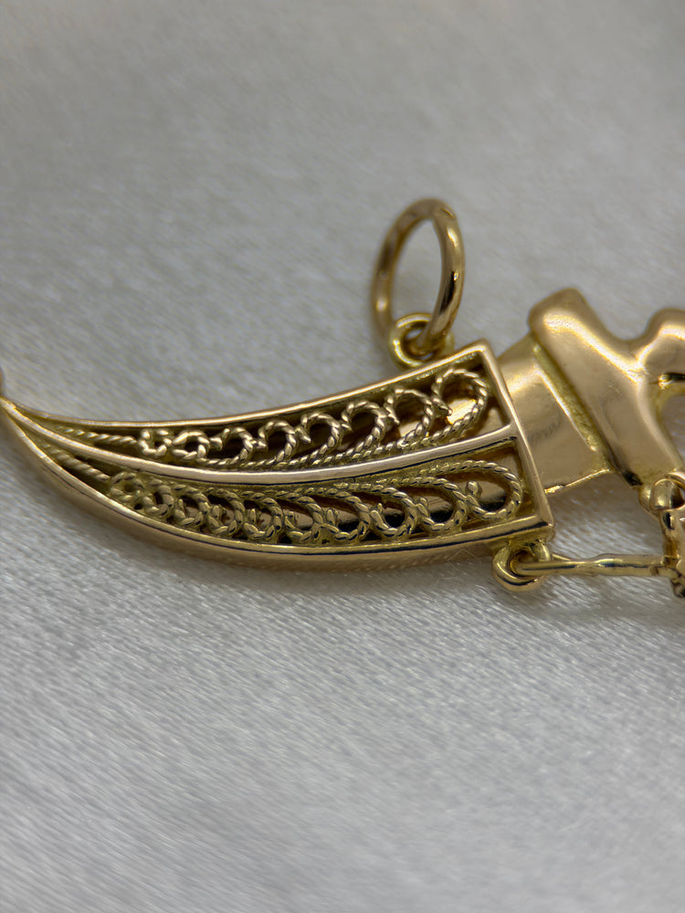 18K Charm Pendant – Oriental Dagger, 3.2 cm