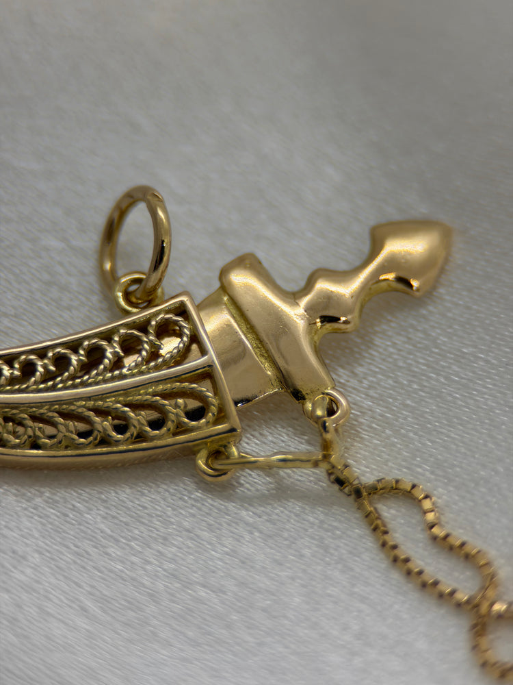 18K Charm Pendant – Oriental Dagger, 3.2 cm