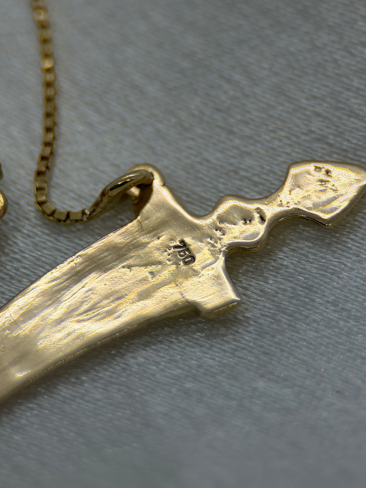 18K Charm Pendant – Oriental Dagger, 3.2 cm
