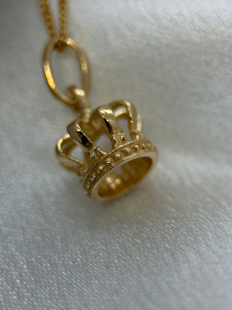 18K Crown Charm Pendant – Uno A Erre, 1.3g