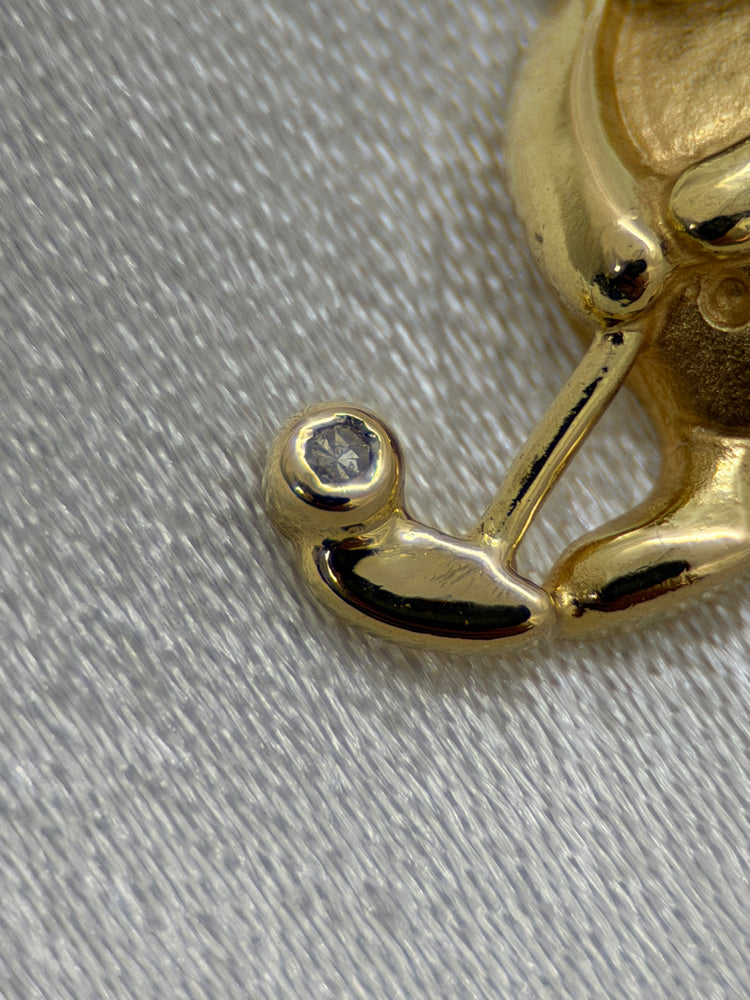 18K Pendant – Teddy Bear with Golf Club, Diamond