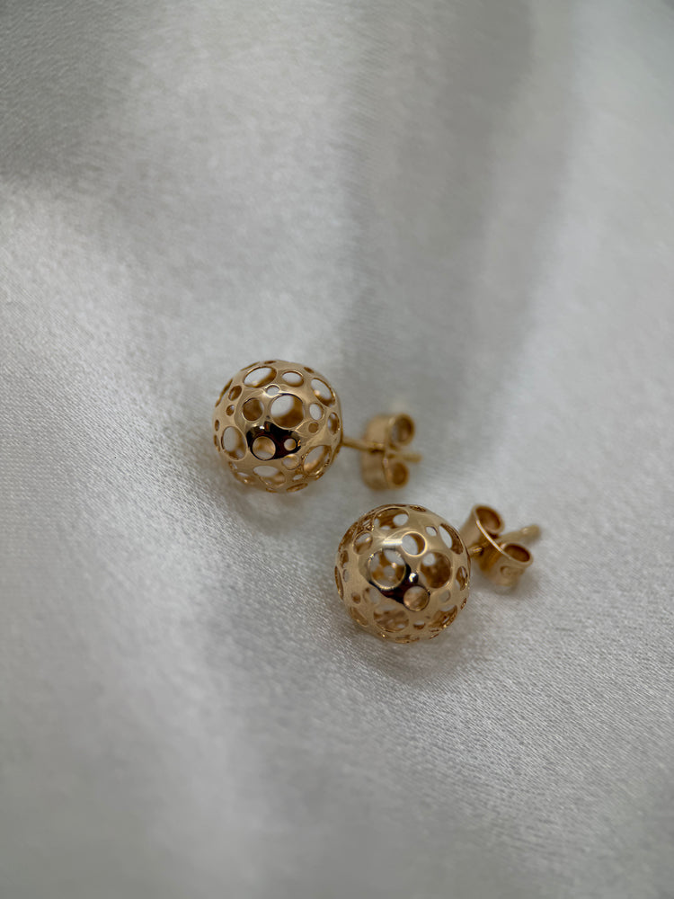 18K Spherical Pierced Earrings – 1.2 cm, 2.8g