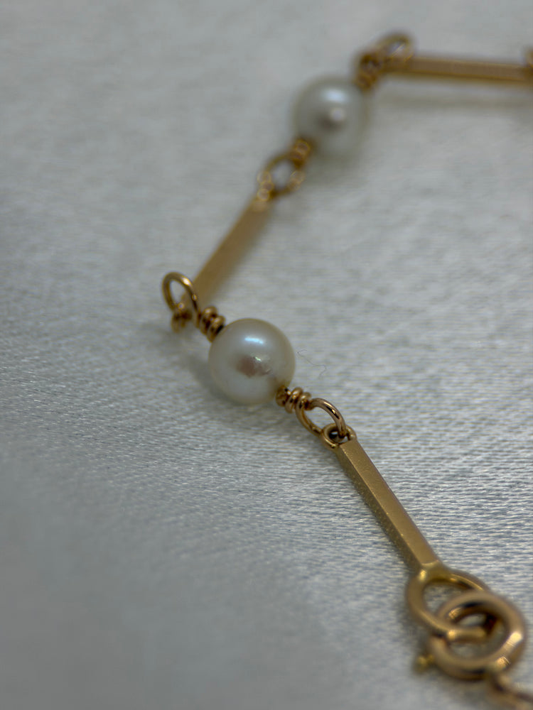 18K Cultured Pearl and Gold Bracelet – 5.1g, 21 cm