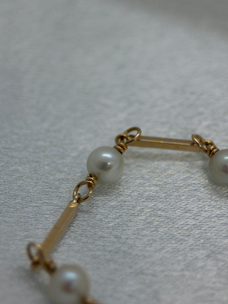 18K Cultured Pearl and Gold Bracelet – 5.1g, 21 cm