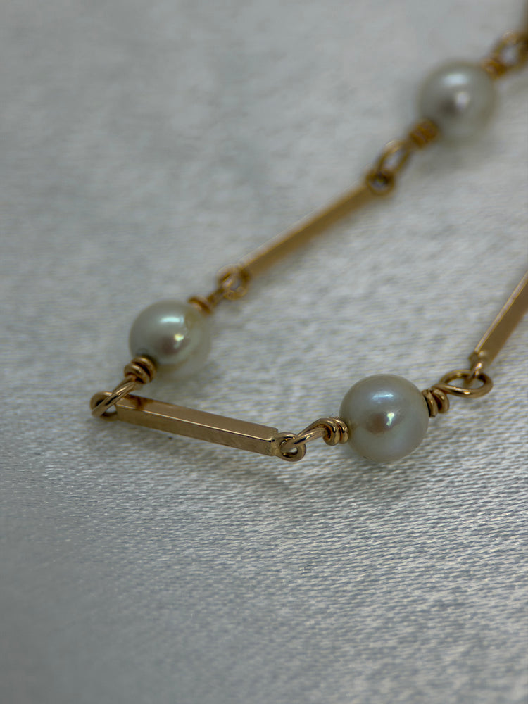 18K Cultured Pearl and Gold Bracelet – 5.1g, 21 cm