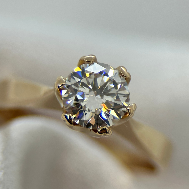 18K Solitärring från Jarl Sandin - 0,87 ct river färgat VVS ringstorlek 53