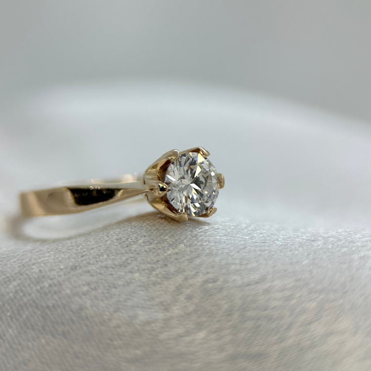 18K Solitärring från Jarl Sandin - 0,87 ct river färgat VVS ringstorlek 53