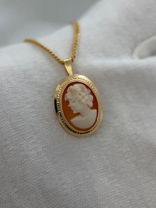 18K Shell Cameo Brooch/Pendant – Lady in Profile
