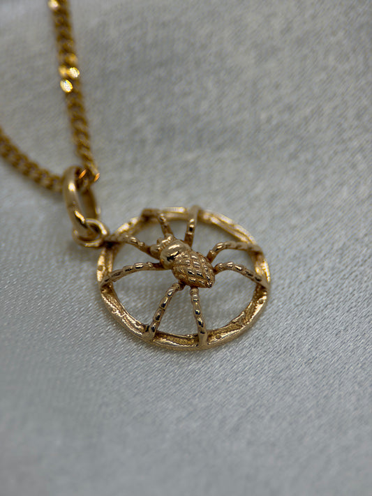 18K Spider Pendant – Openwork, 2.2 cm