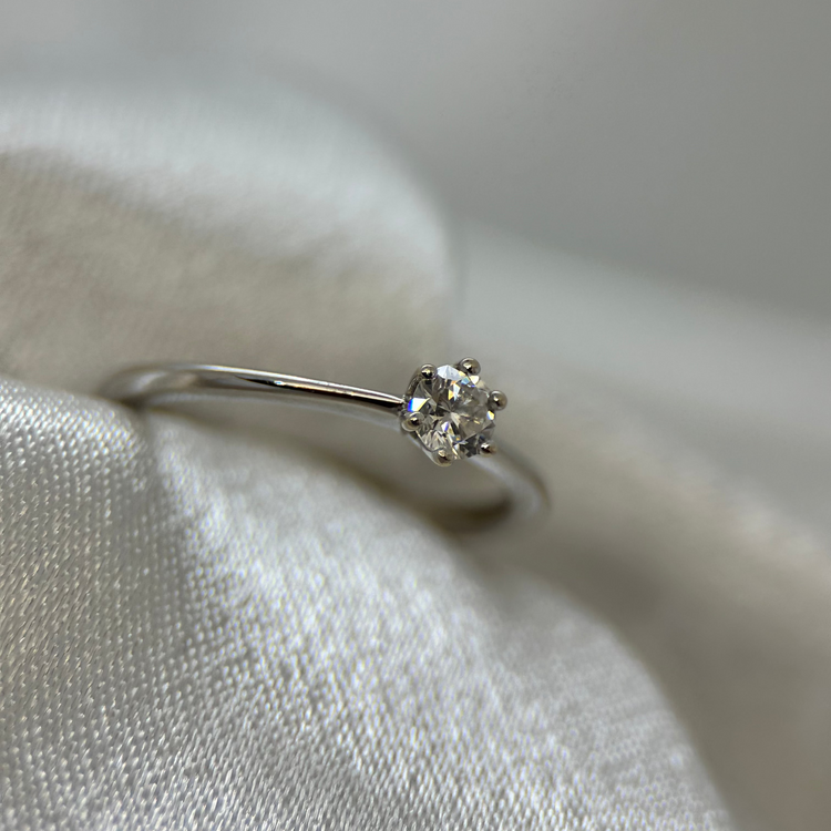 18K Solitärring – 0,20 ct storlek 50
