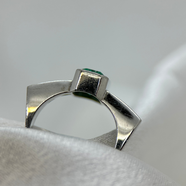 18K Smaragd och diamantring - 2,25 ct ringstorlek 55