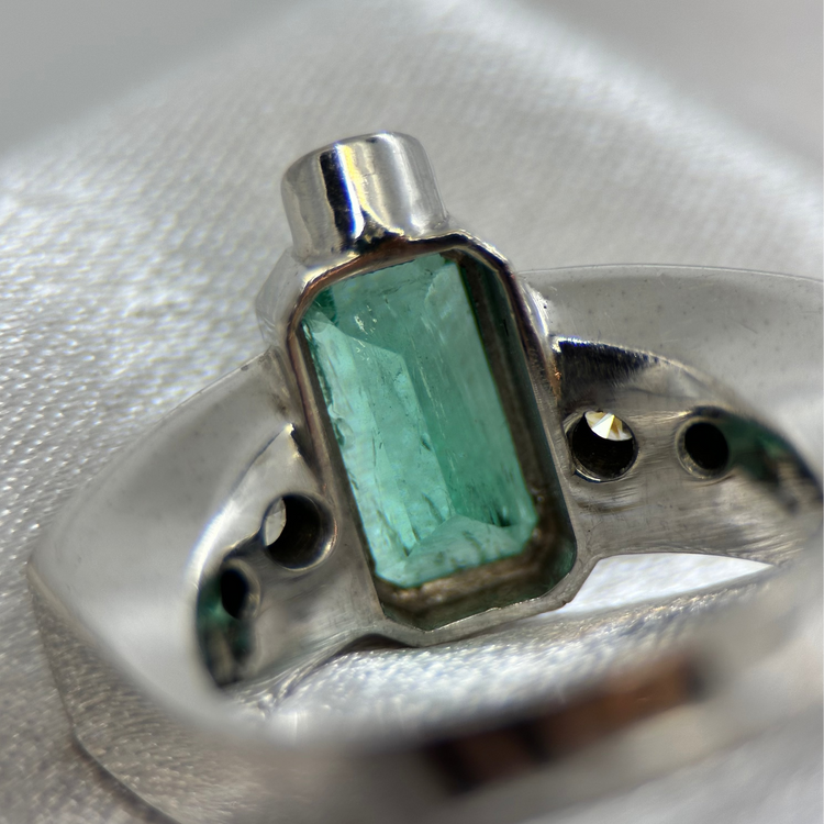 18K Smaragd och diamantring - 2,25 ct ringstorlek 55