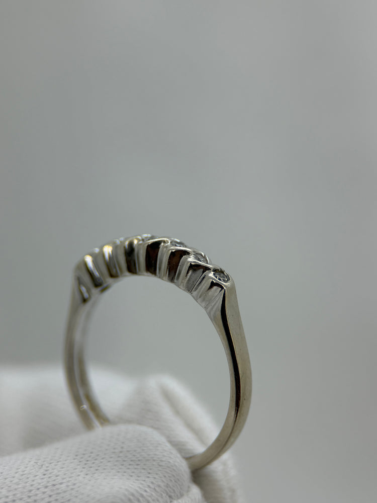 18K Diamantring – Scrolldesign, 7 briljanter, Storlek 55