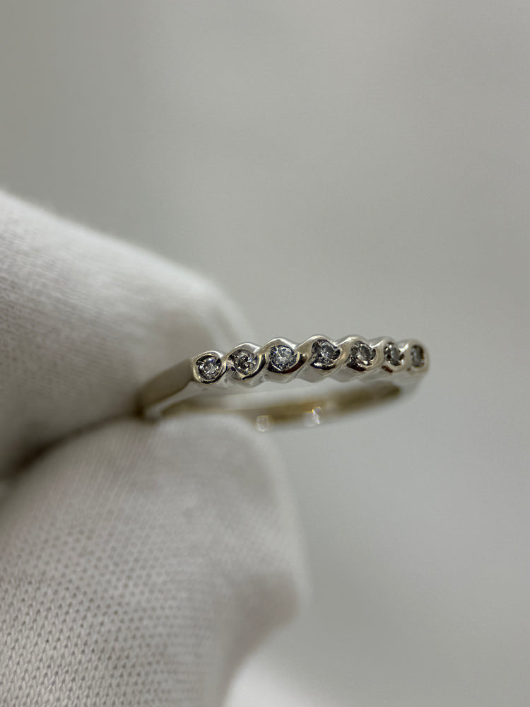 18K Diamantring – Scrolldesign, 7 briljanter, Storlek 55