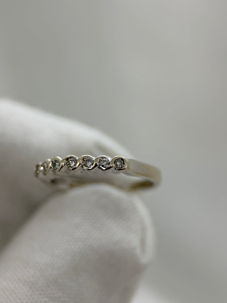 18K Diamantring – Scrolldesign, 7 briljanter, Storlek 55