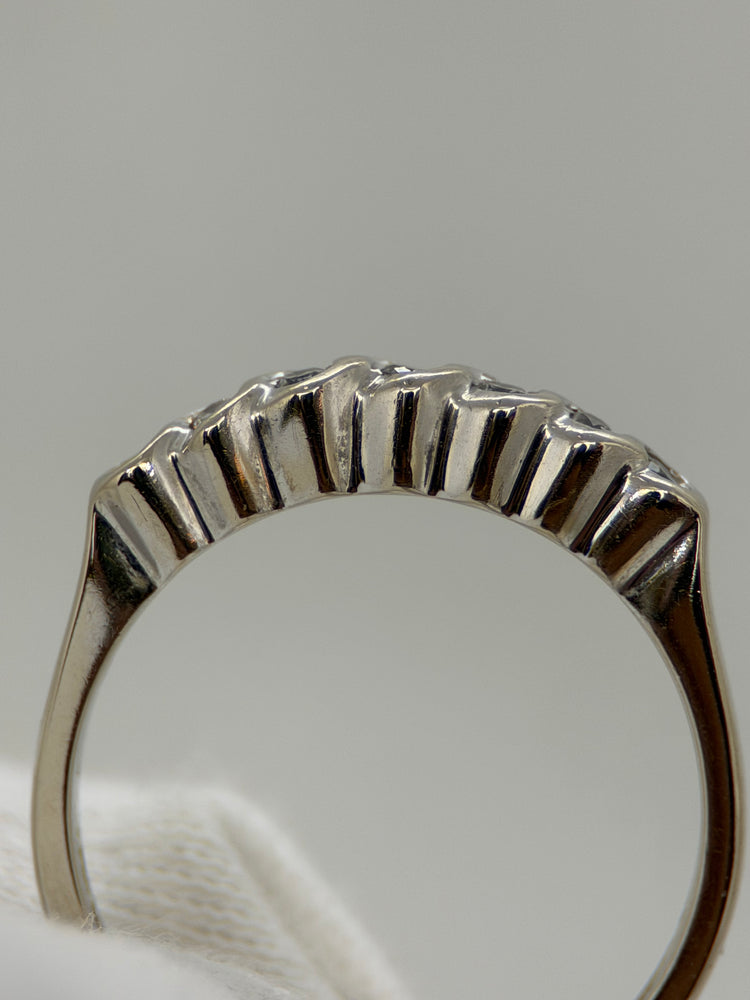 18K Diamantring – Scrolldesign, 7 briljanter, Storlek 55