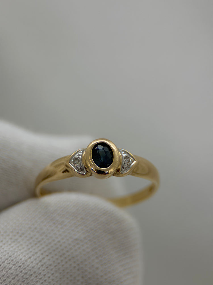 18K Safir- och diamantring – Oval safir, Storlek 53.5