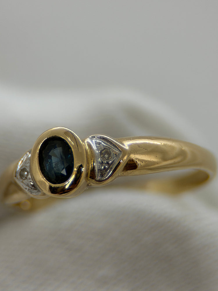 18K Safir- och diamantring – Oval safir, Storlek 53.5
