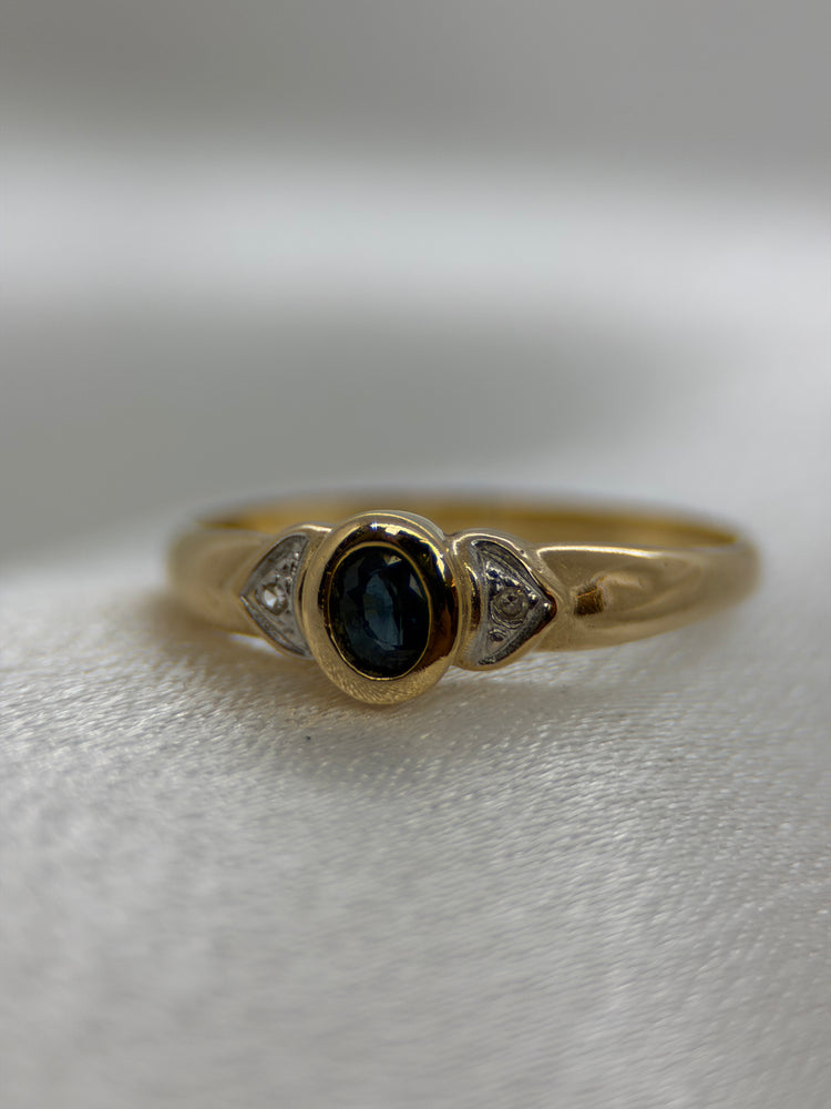 18K Safir- och diamantring – Oval safir, Storlek 53.5