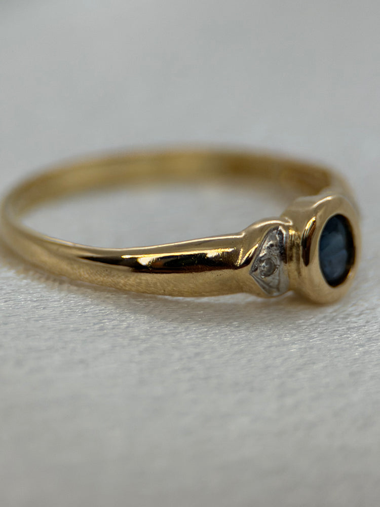 18K Safir- och diamantring – Oval safir, Storlek 53.5